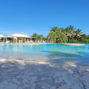 Appartement Grand Idéalement Situé, Jardin Et Piscine, Saint-Francois (Grande-Terre)